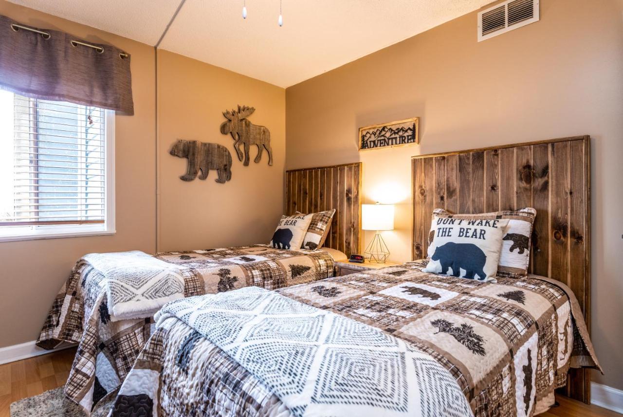 Sky High Views!!-Peak Mountaintop-Outdoor Pool-Close To Downtown-Private Balcony-Wifi-Cable Gatlinburg Exterior photo