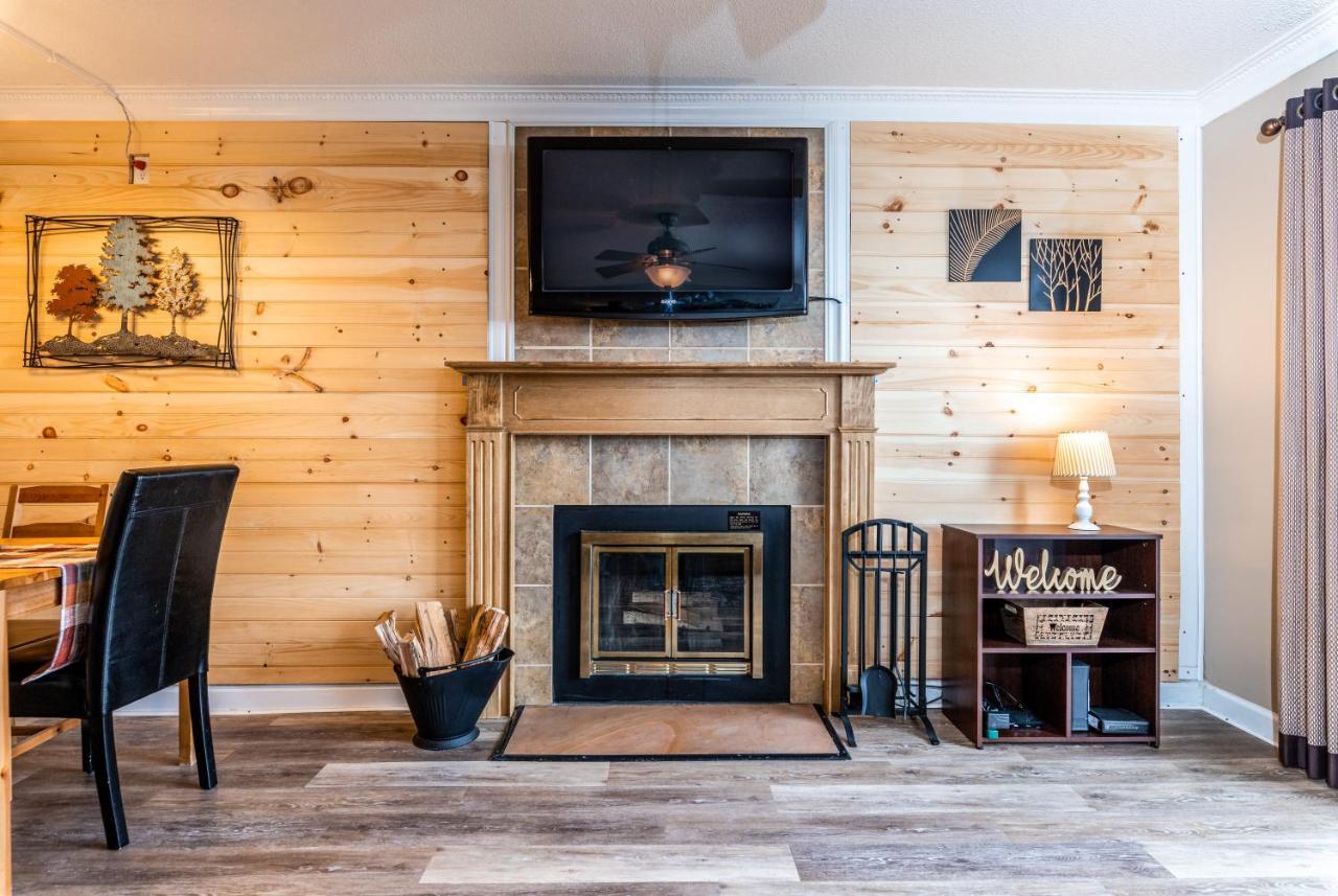 Sky High Views!!-Peak Mountaintop-Outdoor Pool-Close To Downtown-Private Balcony-Wifi-Cable Gatlinburg Exterior photo