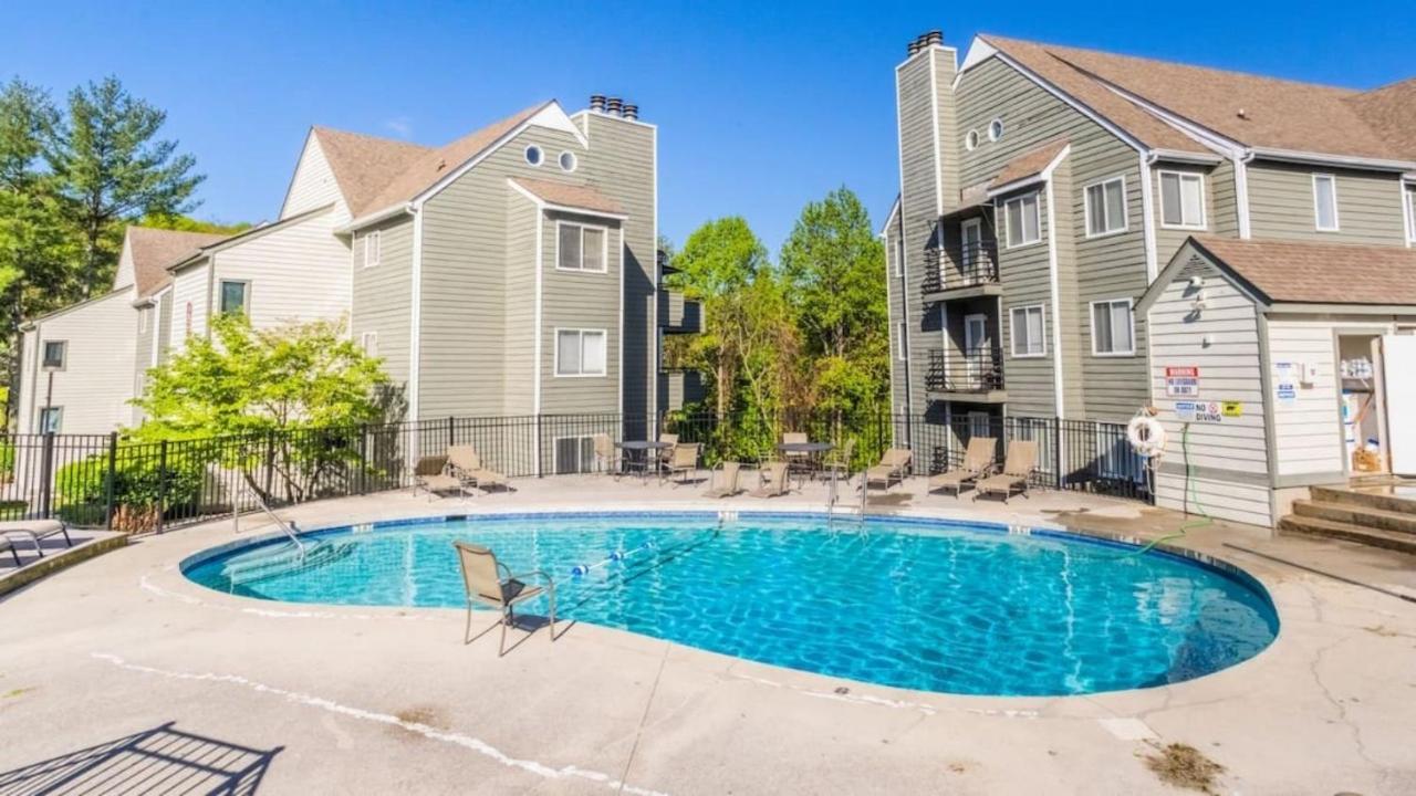 Sky High Views!!-Peak Mountaintop-Outdoor Pool-Close To Downtown-Private Balcony-Wifi-Cable Gatlinburg Exterior photo