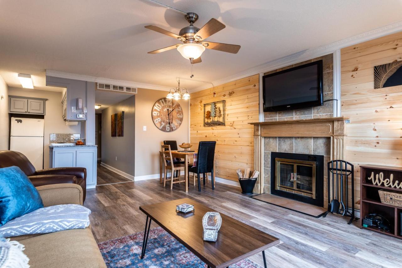 Sky High Views!!-Peak Mountaintop-Outdoor Pool-Close To Downtown-Private Balcony-Wifi-Cable Gatlinburg Exterior photo