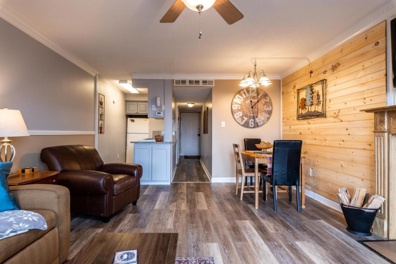 Sky High Views!!-Peak Mountaintop-Outdoor Pool-Close To Downtown-Private Balcony-Wifi-Cable Gatlinburg Exterior photo