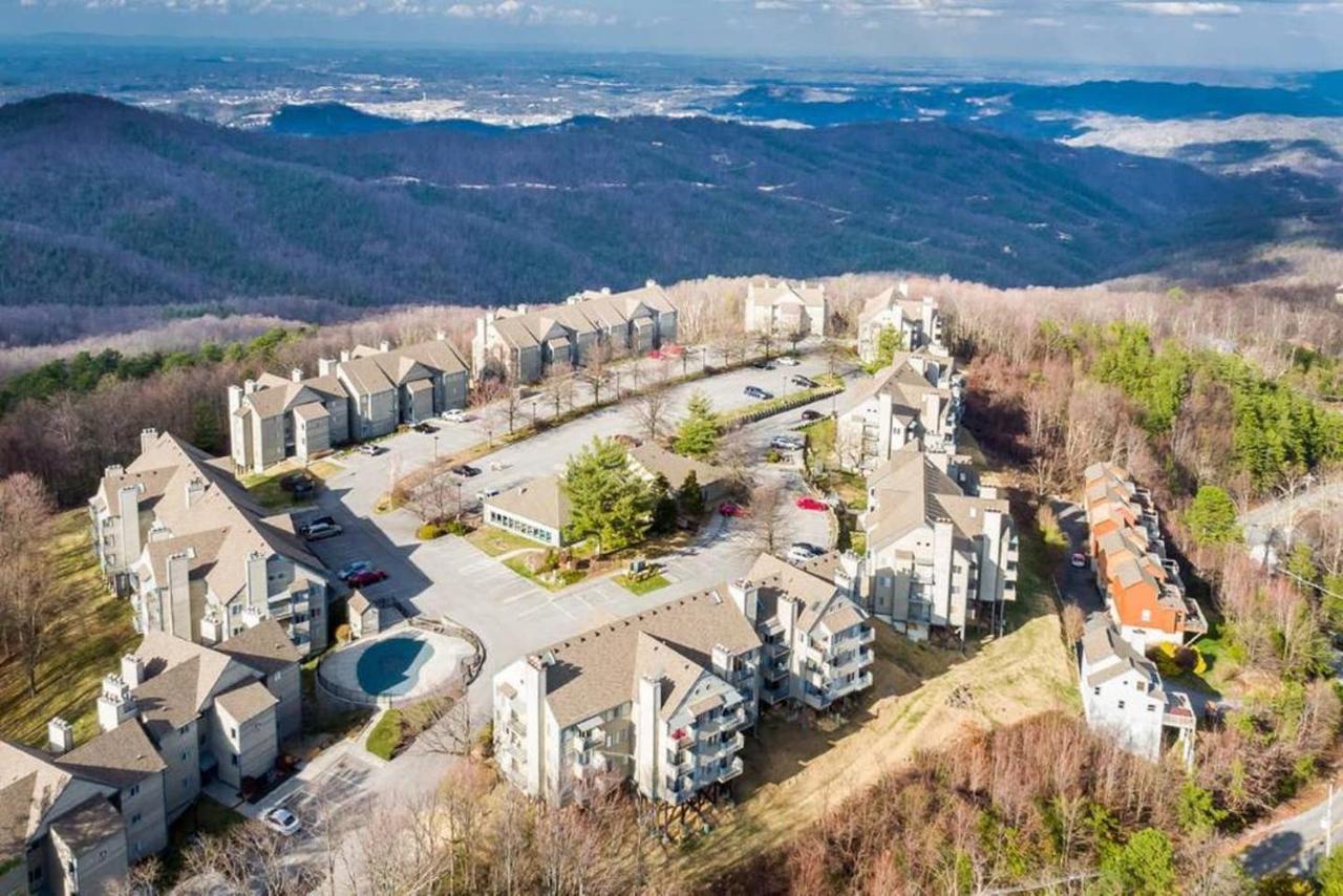 Sky High Views!!-Peak Mountaintop-Outdoor Pool-Close To Downtown-Private Balcony-Wifi-Cable Gatlinburg Exterior photo