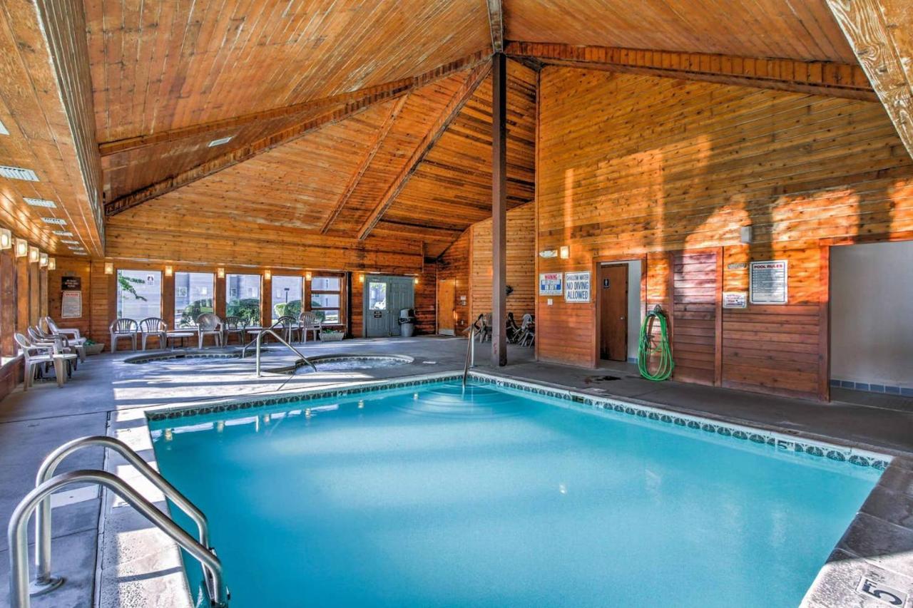 Sky High Views!!-Peak Mountaintop-Outdoor Pool-Close To Downtown-Private Balcony-Wifi-Cable Gatlinburg Exterior photo