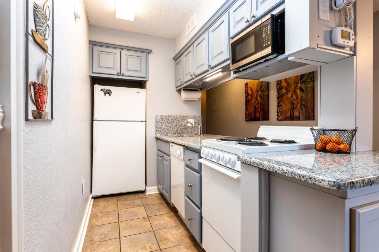 Sky High Views!!-Peak Mountaintop-Outdoor Pool-Close To Downtown-Private Balcony-Wifi-Cable Gatlinburg Exterior photo