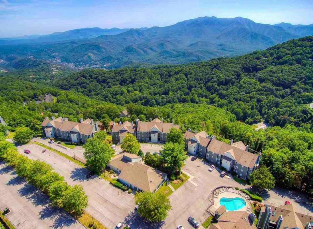 Sky High Views!!-Peak Mountaintop-Outdoor Pool-Close To Downtown-Private Balcony-Wifi-Cable Gatlinburg Exterior photo