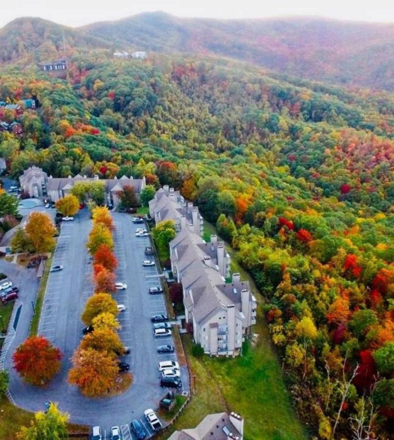 Sky High Views!!-Peak Mountaintop-Outdoor Pool-Close To Downtown-Private Balcony-Wifi-Cable Gatlinburg Exterior photo