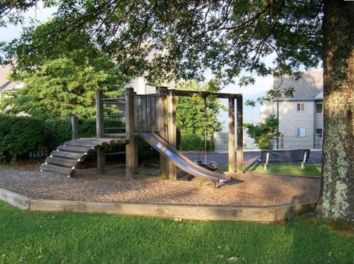 Sky High Views!!-Peak Mountaintop-Outdoor Pool-Close To Downtown-Private Balcony-Wifi-Cable Gatlinburg Exterior photo