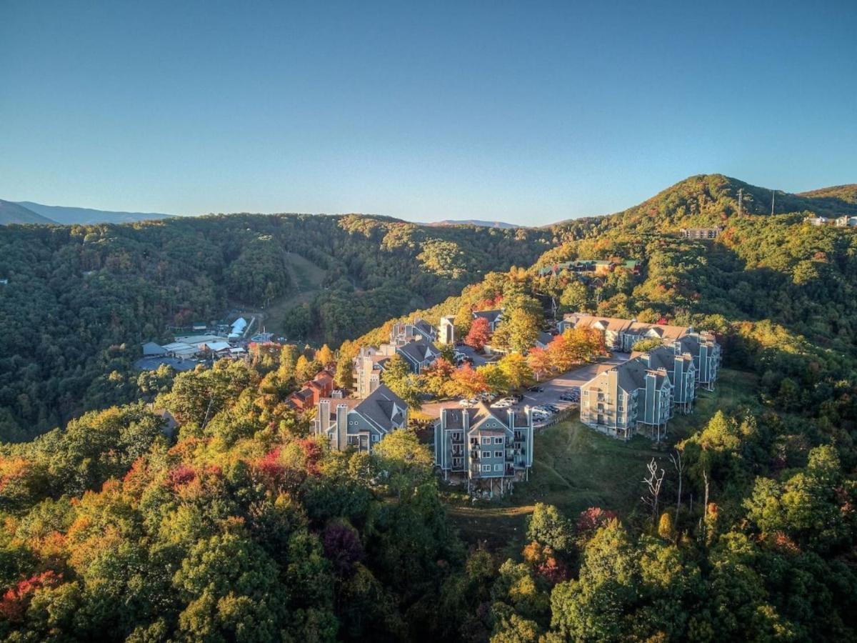 Sky High Views!!-Peak Mountaintop-Outdoor Pool-Close To Downtown-Private Balcony-Wifi-Cable Gatlinburg Exterior photo