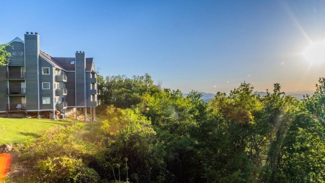 Sky High Views!!-Peak Mountaintop-Outdoor Pool-Close To Downtown-Private Balcony-Wifi-Cable Gatlinburg Exterior photo